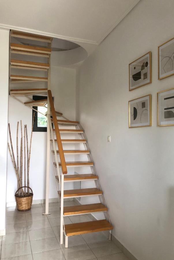 Politia Apartment *